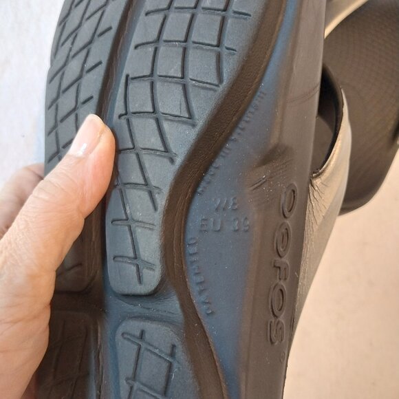 OOFOS Flip Flop Thong Sandal Womens 8 Silver Gray OOlala Cushioned Comfort - Picture 5 of 9